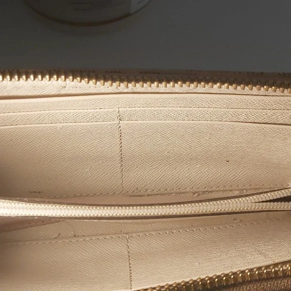 MICHAEL KORS WALLET - Picture 9 of 12